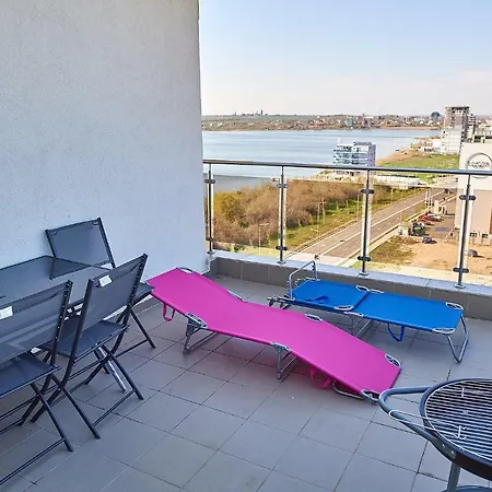 Seaview Bamboo Mamaia
